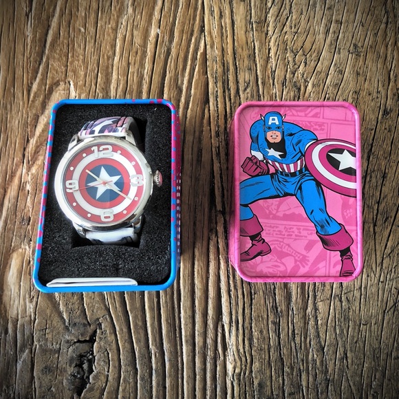 Marvel Accessories - Marvel Women Captain America Watch Vintage